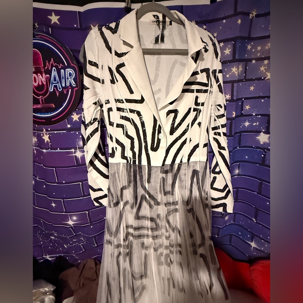 NWOT Origami Women’s Black & White Patterned Blazer with tulle detail